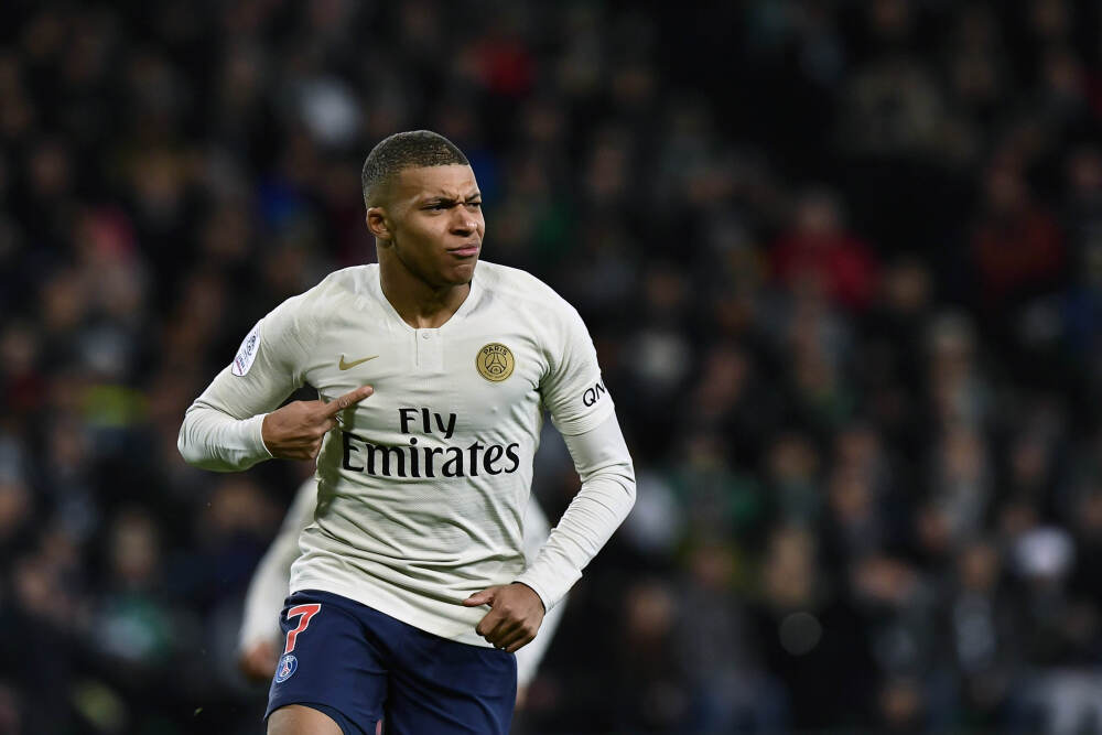 英超焦点战: 残阵曼联迎战垫底狼队;阿森纳迎战连胜维拉